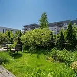 Bluszczańska Modern Urban Apartment